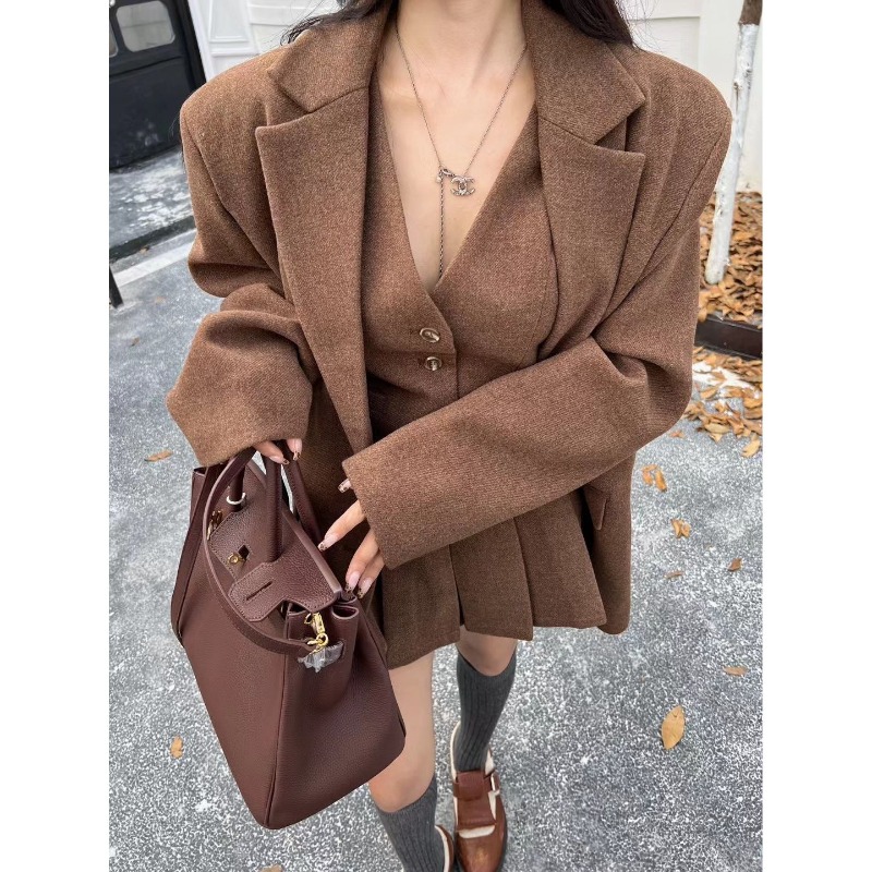 Winter Clothing For Sale - طقم نسائي فاخر من ثلاث قطع